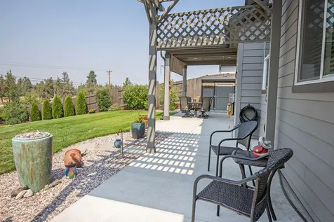 4467 SW Salmon Avenue Redmond OR 97756
