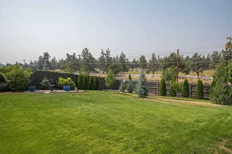 4467 SW Salmon Avenue Redmond OR 97756