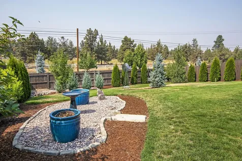 4467 SW Salmon Avenue Redmond OR 97756