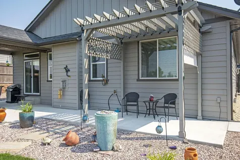 4467 SW Salmon Avenue Redmond OR 97756