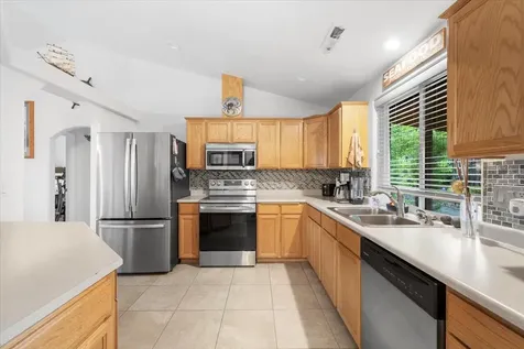 15 Hummingbird Court Eagle Point OR 97524