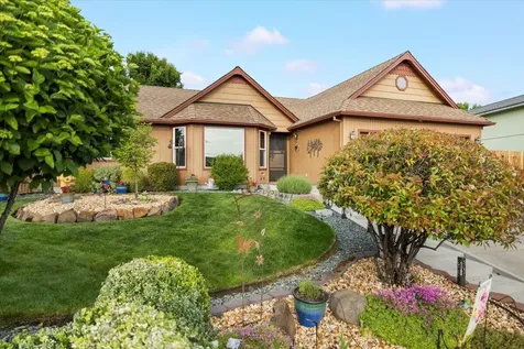 15 Hummingbird Court Eagle Point OR 97524
