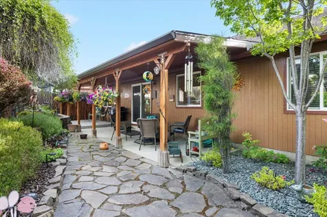 15 Hummingbird Court Eagle Point OR 97524