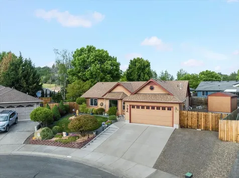 15 Hummingbird Court Eagle Point OR 97524