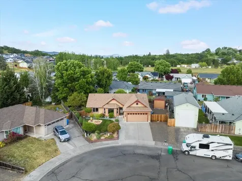 15 Hummingbird Court Eagle Point OR 97524