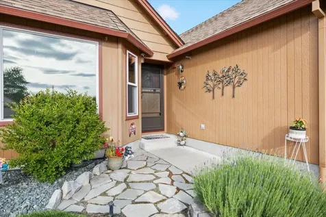 15 Hummingbird Court Eagle Point OR 97524