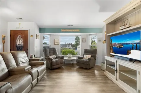 15 Hummingbird Court Eagle Point OR 97524