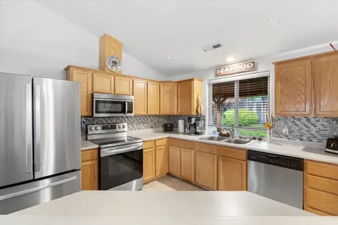 15 Hummingbird Court Eagle Point OR 97524