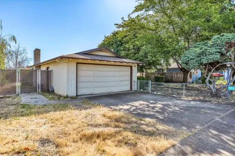 830 N 10th Street Central Point OR 97502