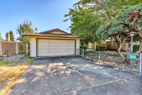 830 N 10th Street Central Point OR 97502