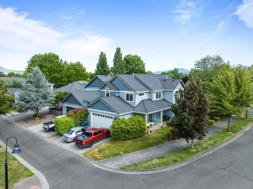 798 Silver Creek Drive Central Point OR 97502