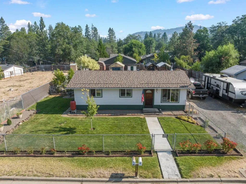 84 Cedar Street Shady Cove OR 97539