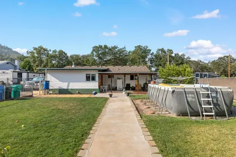 84 Cedar Street Shady Cove OR 97539