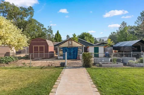 84 Cedar Street Shady Cove OR 97539