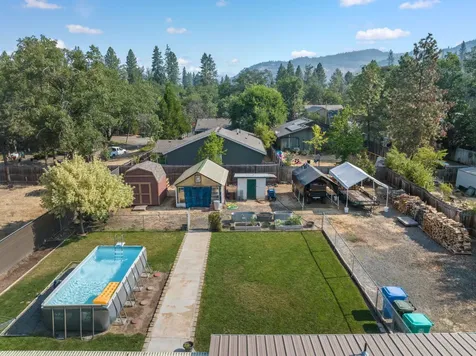 84 Cedar Street Shady Cove OR 97539