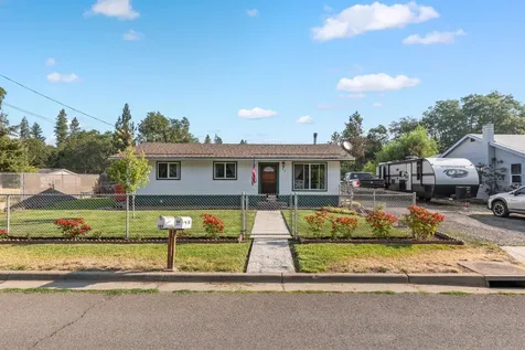 84 Cedar Street Shady Cove OR 97539