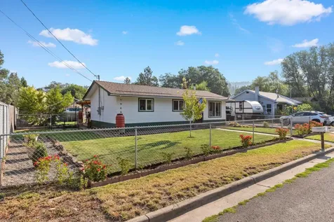 84 Cedar Street Shady Cove OR 97539