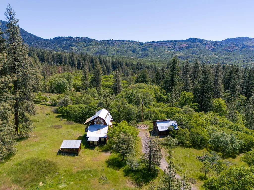 1720 Colestin Road Ashland OR 97520