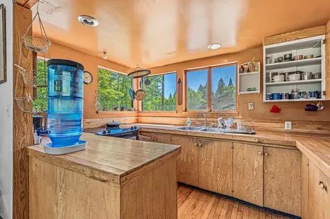 1720 Colestin Road Ashland OR 97520
