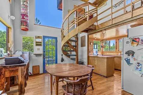 1720 Colestin Road Ashland OR 97520