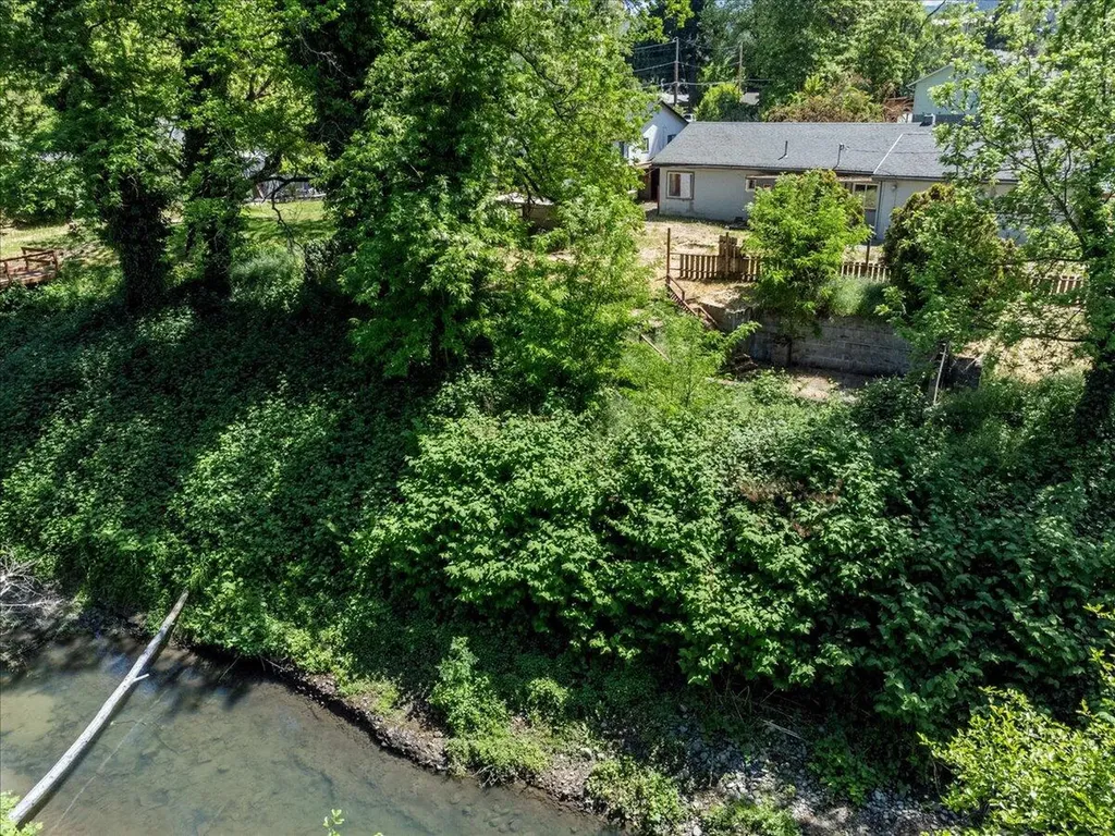 518 Edgewater Drive Grants Pass OR 97527