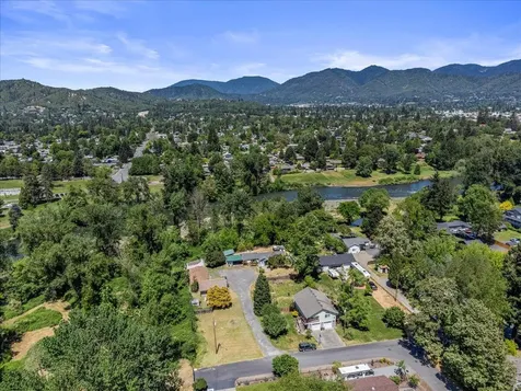 518 Edgewater Drive Grants Pass OR 97527