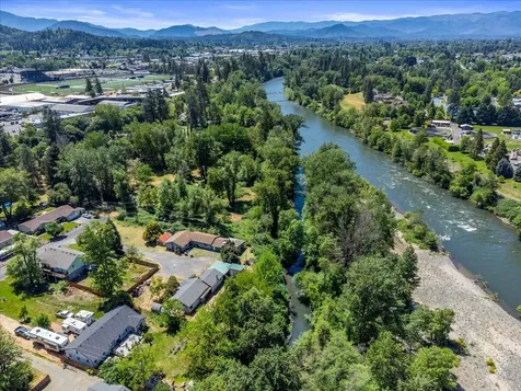 518 Edgewater Drive Grants Pass OR 97527