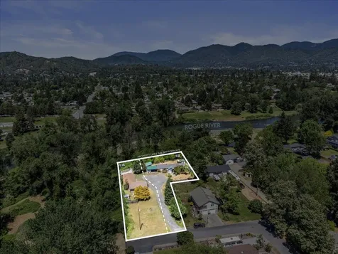 518 Edgewater Drive Grants Pass OR 97527