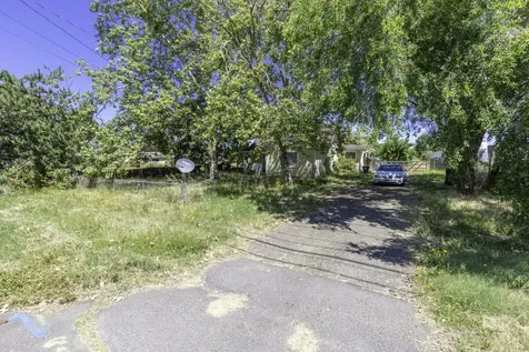 1938 W Stewart Avenue Medford OR 97501