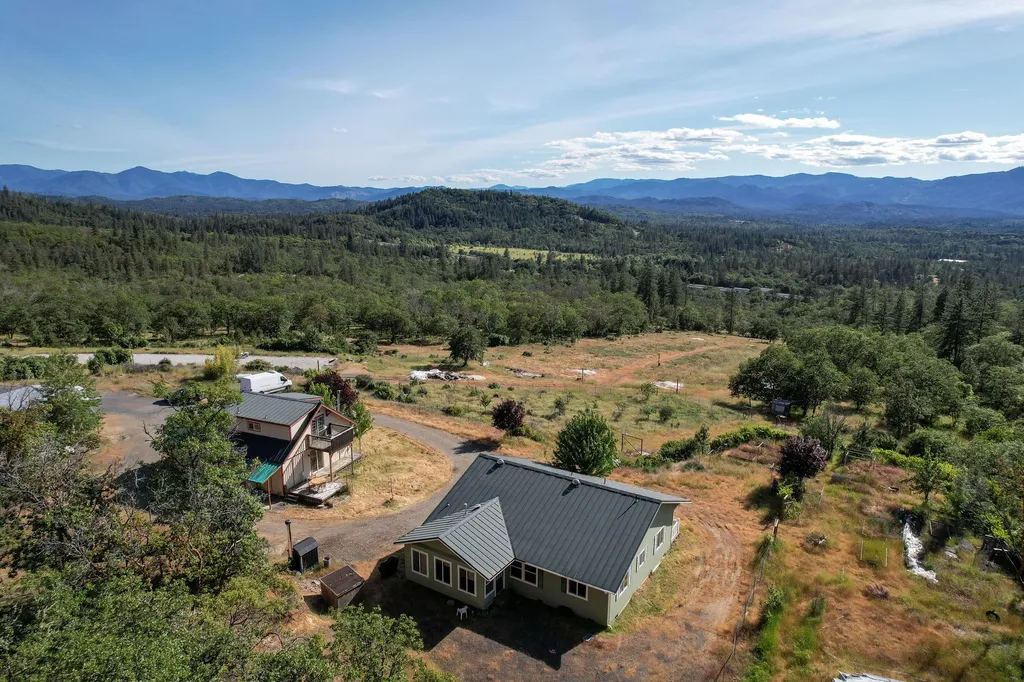 1150 N Schoolhouse Creek Road Grants Pass OR 97526