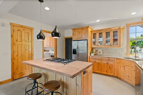 655 SW Otter Way Bend OR 97702