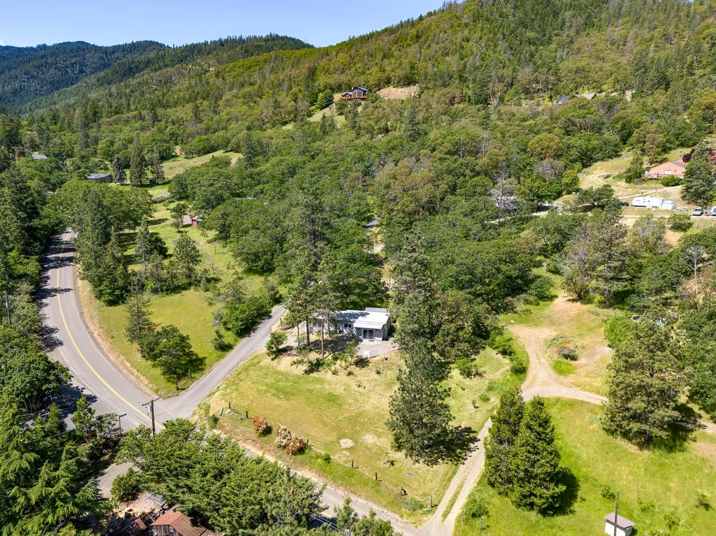 6106 Coleman Creek Road Medford OR 97501