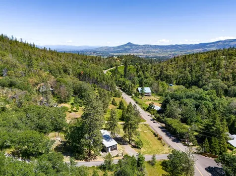 6106 Coleman Creek Road Medford OR 97501
