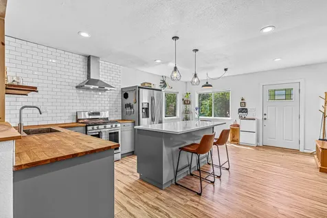 6106 Coleman Creek Road Medford OR 97501