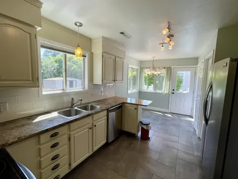 915 Whitman Avenue Medford OR 97501