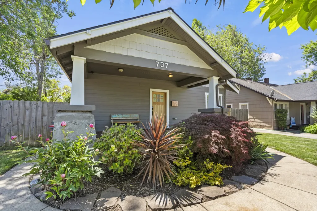 737 W Jackson Street Medford OR 97501