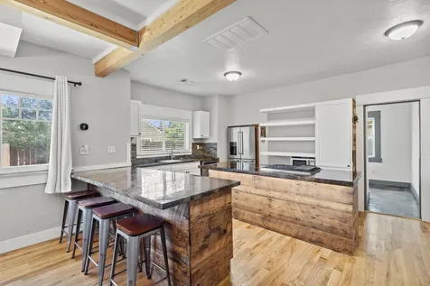 737 W Jackson Street Medford OR 97501