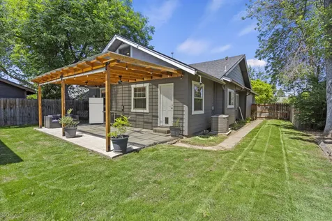 737 W Jackson Street Medford OR 97501