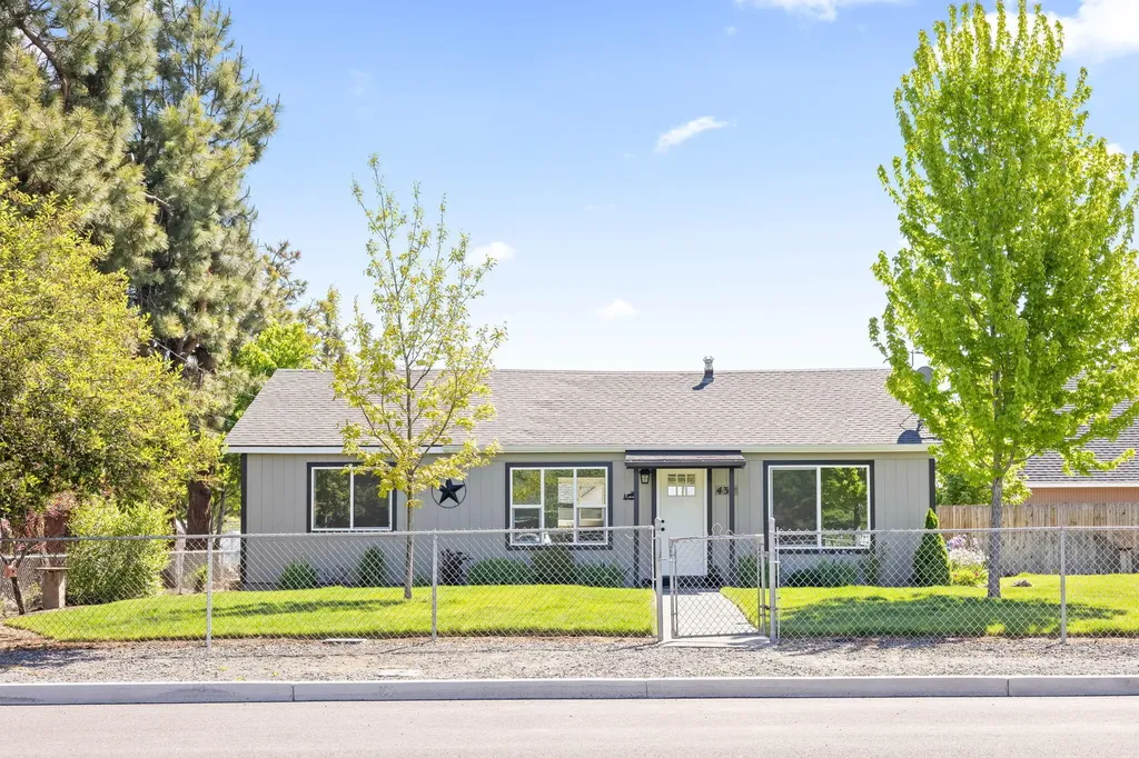 435 SW Madison Street Madras OR 97741