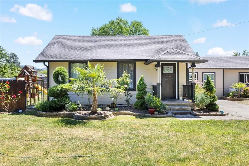1735 Orchard Home Court Medford OR 97501