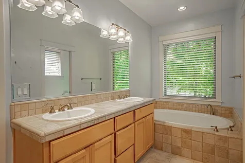 3752 Cherry Lane Medford OR 97504