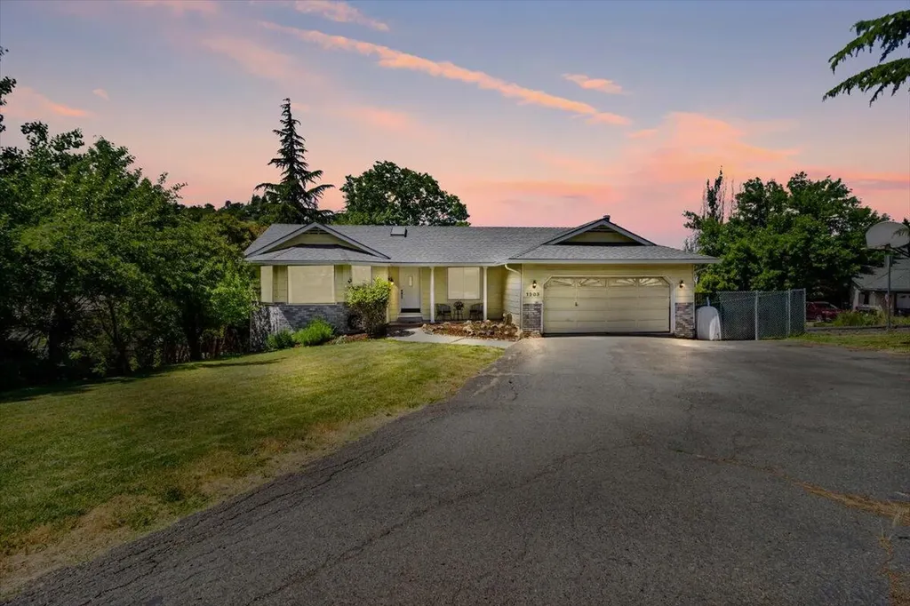1303 Highcrest Drive Medford OR 97504