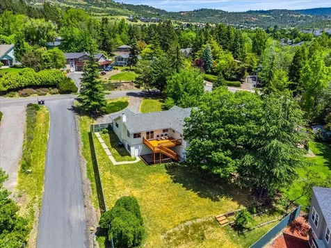 1303 Highcrest Drive Medford OR 97504