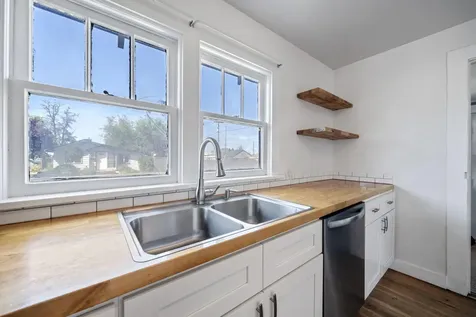 202 SW 3rd Street Redmond OR 97756