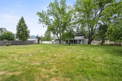1405 Fruitdale Drive Grants Pass OR 97527