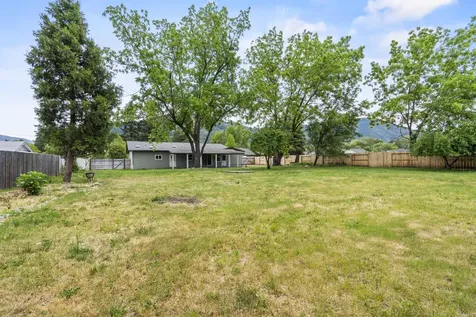 1405 Fruitdale Drive Grants Pass OR 97527