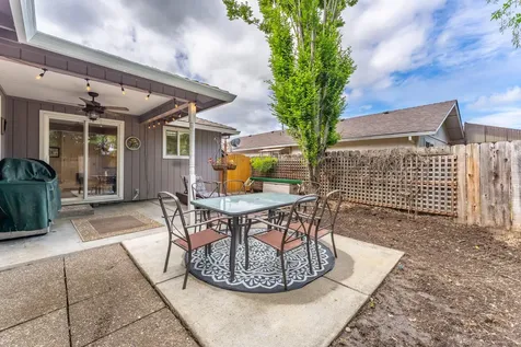 1105 Juanita Way Central Point OR 97502