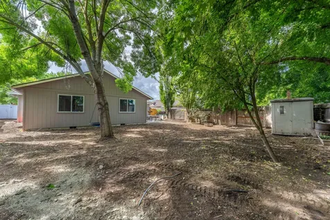 1105 Juanita Way Central Point OR 97502