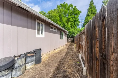1105 Juanita Way Central Point OR 97502