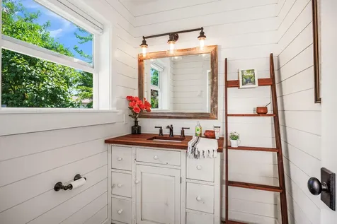 843 B Street Ashland OR 97520
